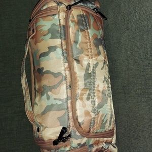 Lug Trolley toiletry case